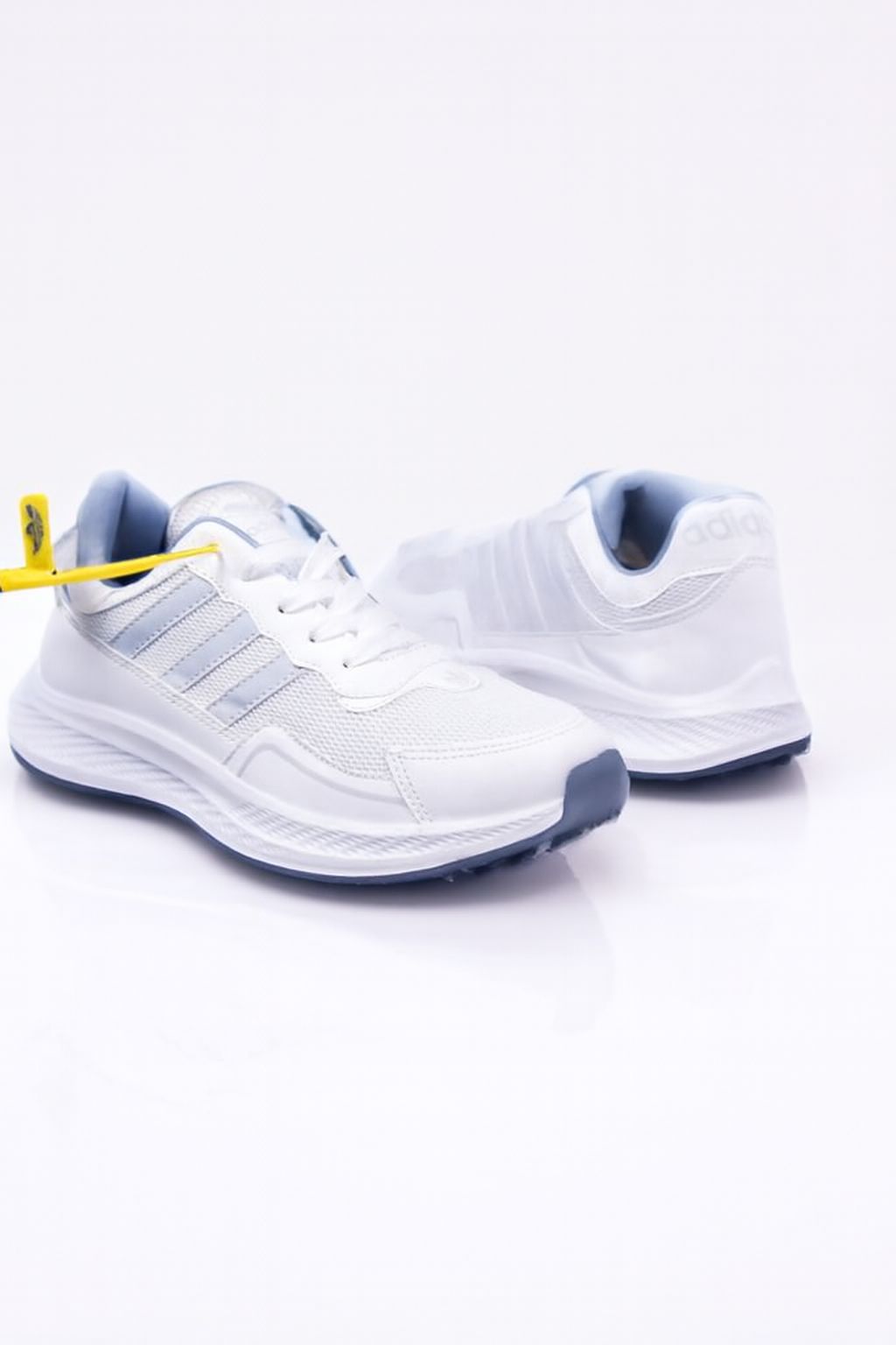 اديداس ابيض 